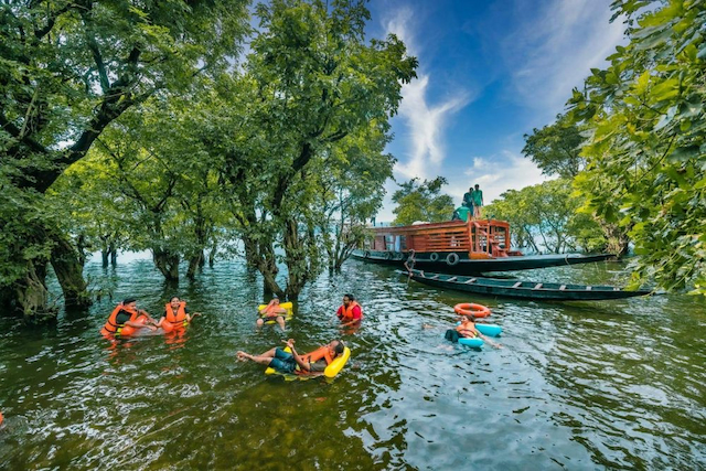tanguar-haor-tour-package-with-bangla