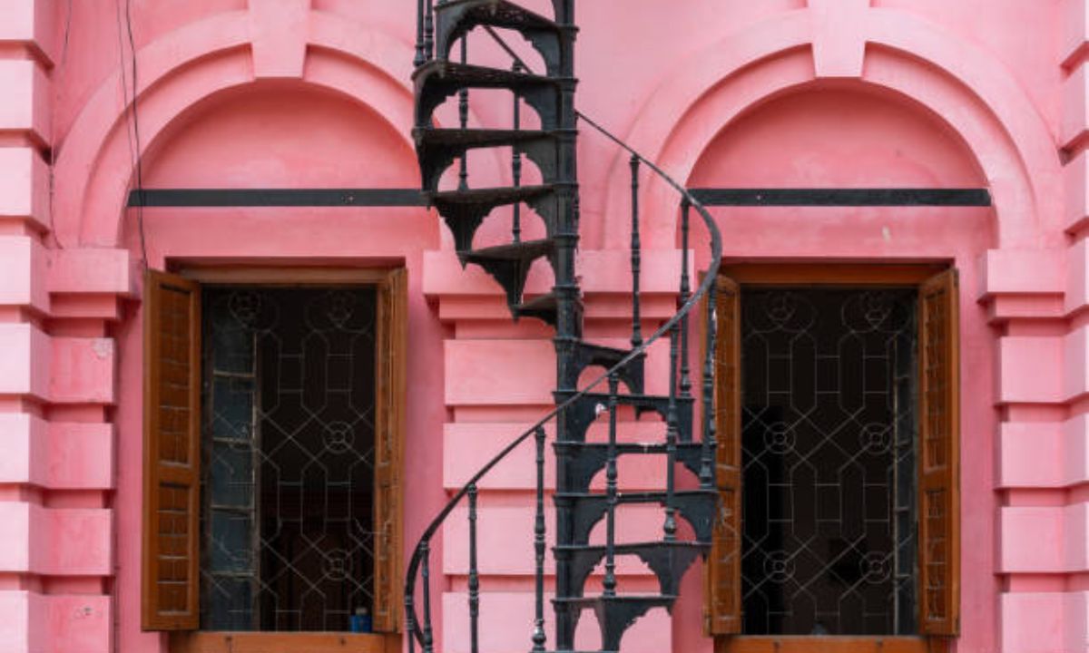 Ahsan Manzil And Its Beautiful Interior