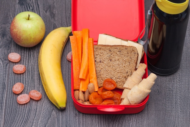 pack-healthy-snaks-during-umrah